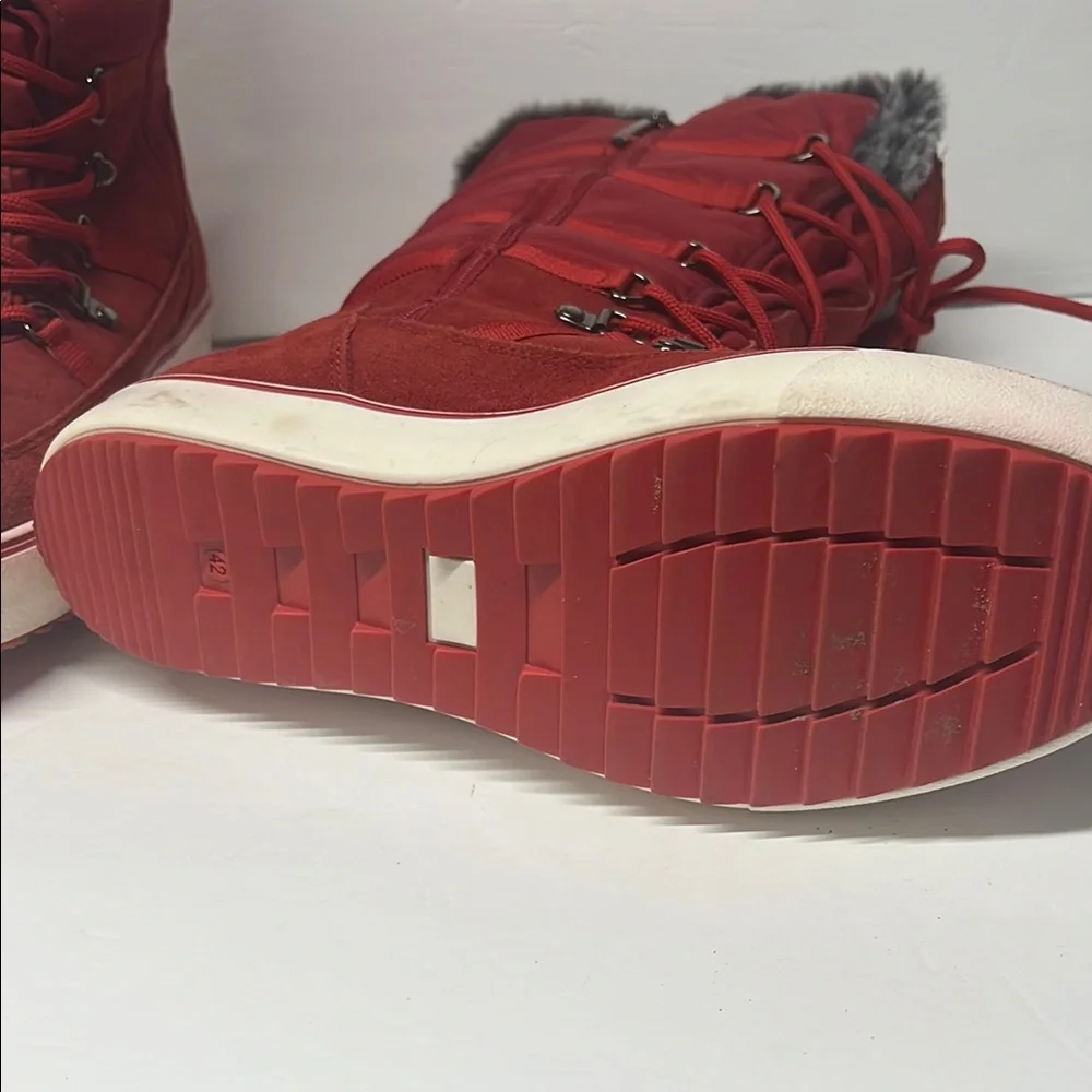 Santana Canada Red Winter Boots with Gray Fur - Picture 8 of 9